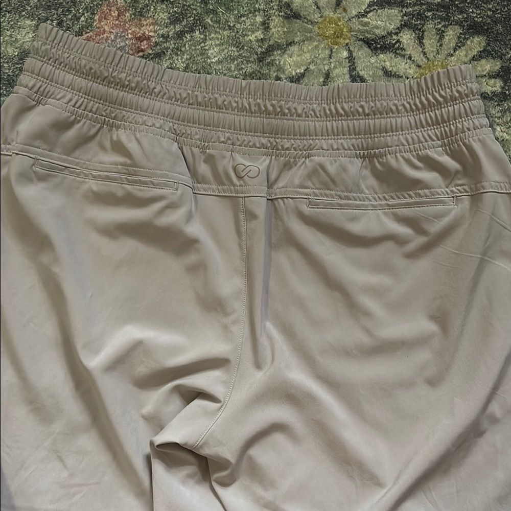 CALIA by Carrie Underwood Cropped Wide-Leg Pants in Light Gray - Picture 4 of 6